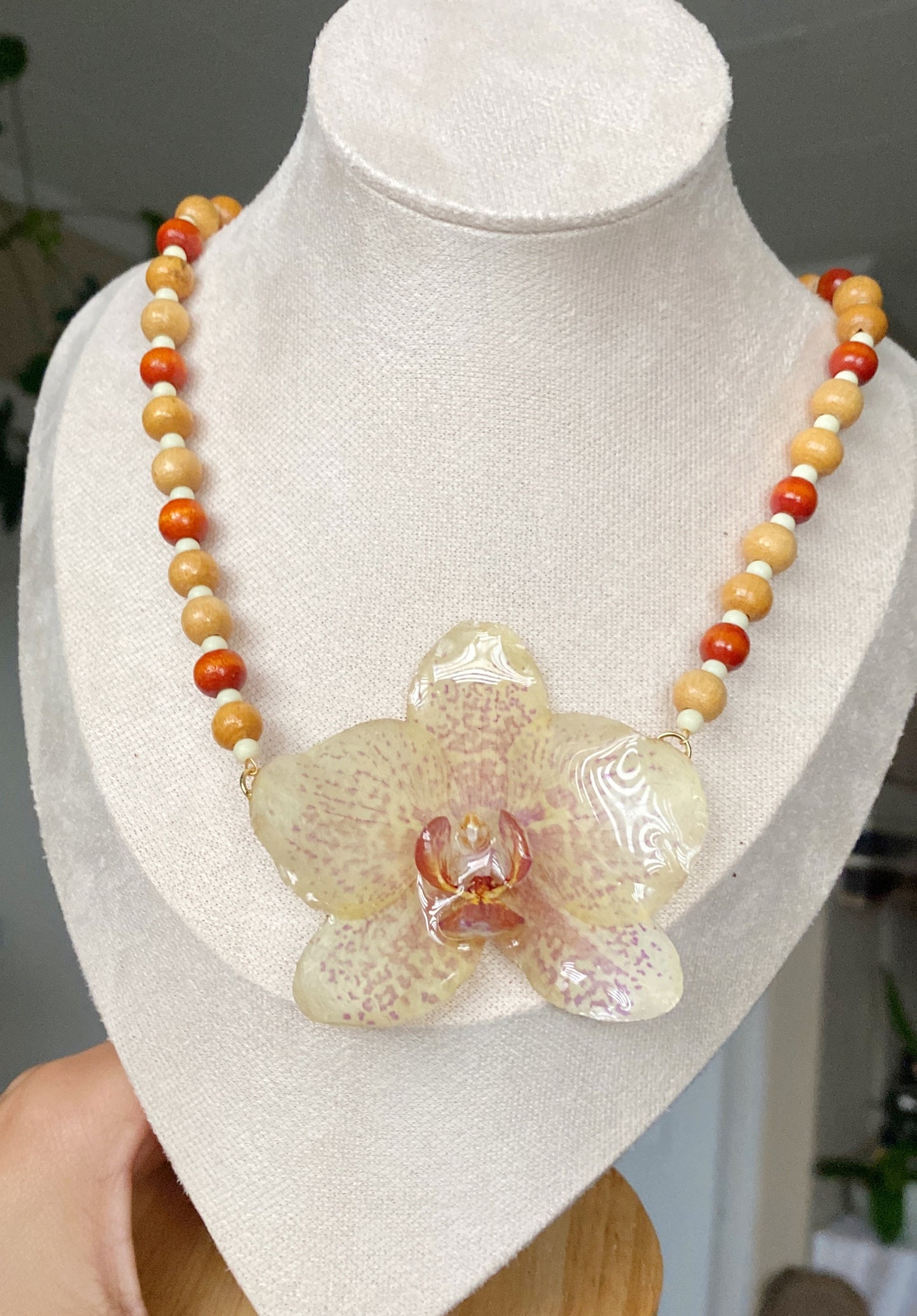 Wood beads & orchid💛