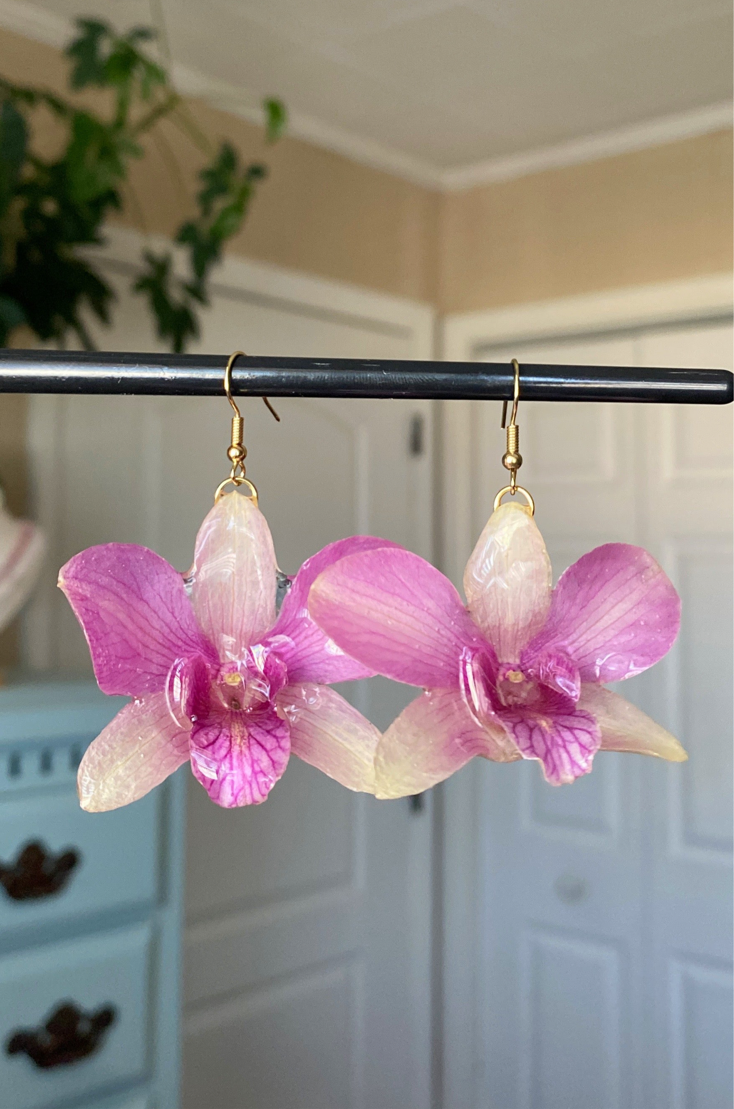 Orchid dangles 💗